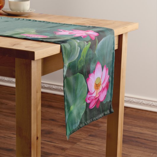 蓮の花 – 緑のピンクの睡蓮 ショートテーブルランナー (インサイチュ)