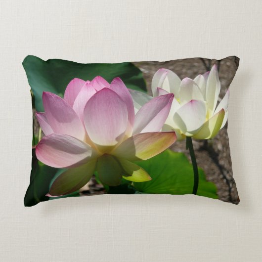 蓮の花I アクセントクッション (正面)