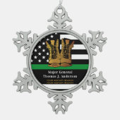 薄いグリーンライン軍パーソナライズされたブーツ軍隊 スノーフレークピューターオーナメント (正面)