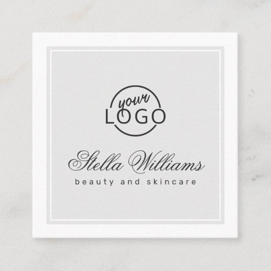 薄いグレーの白色カスタムのロゴのミニマリスト スクエア名刺 (正面)