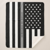 薄いグレーラインアメリカ国旗のモノグラムMed。 シェルパブランケット (正面)