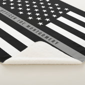 薄いグレーラインアメリカ国旗のモノグラムMed。 シェルパブランケット (3/4)