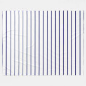 薄いストライプ、ネイビーブルーの白 フリースブランケット (正面(横))