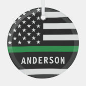 薄いパーソナライズされたグリーンライン軍隊クリスマス ガラスオーナメント (正面)