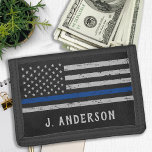 薄いパーソナライズされたブルーライン警察 ナイロン三つ折りウォレット<br><div class="desc">薄いブルーライン財布 – 警察旗の色のアメリカの旗、動揺してデザイン。警察官名でパーソナライズ。この警察パーソナライズされたの財布は、警察と警察の家族とそれらをサポートするすべての人に最適である。素晴らしい警察の退職または法執行卒業の贈り物。COPYRIGHT © 2020 Judy Burrows,  Black Dog Art - All Rights Reserved.薄いパーソナライズされたブルーライン警察三重財布</div>