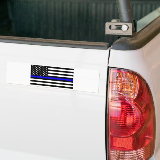 薄いブルーライン警官の記念物の旗 バンパーステッカー (トラック上)
