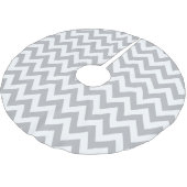 薄い灰色および白いシェブロンのクリスマスツリーのスカート ブラッシュドポリエステルツリースカート (アングル)