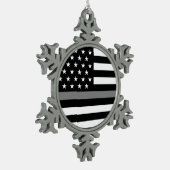 薄い灰色ライン教化の役人 スノーフレークピューターオーナメント (左)