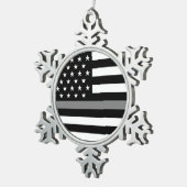 薄い灰色ライン教化の役人 スノーフレークピューターオーナメント (右)