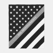 薄い灰色ライン教化の旗のモノグラムの名前 フリースブランケット (正面)