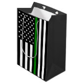 薄い緑の線のフラグ：愛国的な軍隊退役軍人 ミディアムペーパーバッグ (正面アングル)