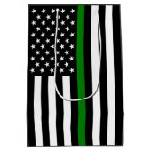 薄い緑の線のフラグ：愛国的な軍隊退役軍人 ミディアムペーパーバッグ (裏面)
