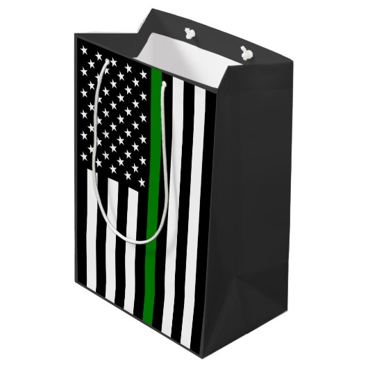 薄い緑の線のフラグ:愛国的な軍隊退役軍人 ミディアムペーパーバッグ (裏面アングル)