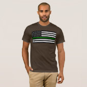薄い緑の線のフラグ:愛国的な軍隊退役軍人 Tシャツ (正面フル)