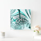 薄い背景に交差した水色の曲線 スクエア壁時計 (ホーム)