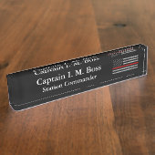 薄い赤い線 – タタ動揺してー付き旗の銘板 デスクネームプレート (側面)