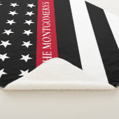 薄い赤線の消防フラッグモノグラム名 シェルパブランケット (3/4)