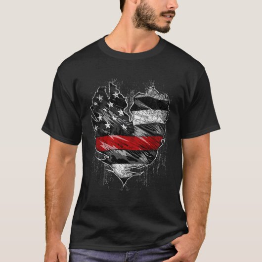 薄い赤線ファイヤーマンアメリカ国旗のハートファイヤー Tシャツ (正面)