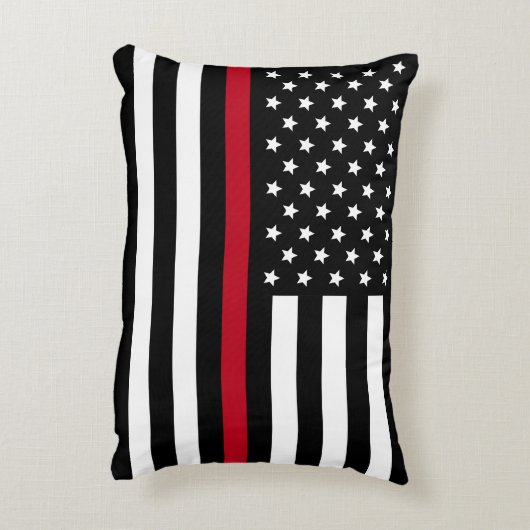 薄い赤線消防士の旗は名前を加えます アクセントクッション (裏面(縦))