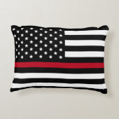 薄い赤線消防士の旗は名前を加えます アクセントクッション (裏面)