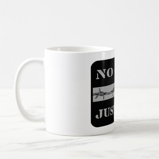 薄い銀製ライン銃のちょうど内臓の訂正のマグ無し コーヒーマグカップ (左)