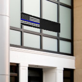 薄い青いラインのアメリカ国旗の装飾 横断幕 (ビルの外側)