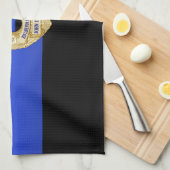 薄い青い線のフラグとバッジ キッチンタオル (四つ折り)