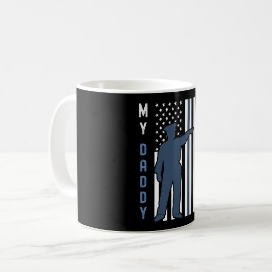 薄い青い線のフラグのシャツ私のパパ私のヒーロー警察 コーヒーマグカップ (正面左)
