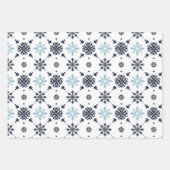 薄い青と白のスノーフレーク ラッピングペーパーシート (正面)