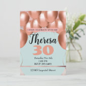 薄い青の背景にピンクの風船　女性の誕生日パーティー 招待状 (スタンド正面)