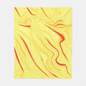 薄い黄色の色調、赤みを帯びた曲線を持つ波状の布 フリースブランケット (正面)