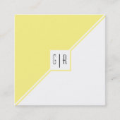 薄い黄色、白い三角形とモノグラムモダン スクエア名刺 (正面)