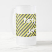 薄い黒と黄色の対角ストライプ線 フロストグラスビールジョッキ (正面左)