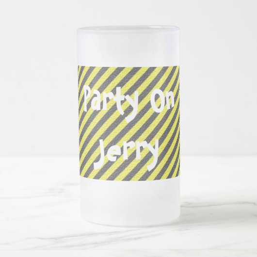 薄い黒と黄色の対角ストライプ線 フロストグラスビールジョッキ (中央)
