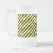 薄い黒と黄色の対角ストライプ線 フロストグラスビールジョッキ (左)