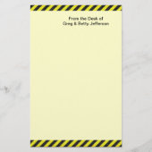 薄い黒と黄色の対角ストライプ線 便箋 (正面)