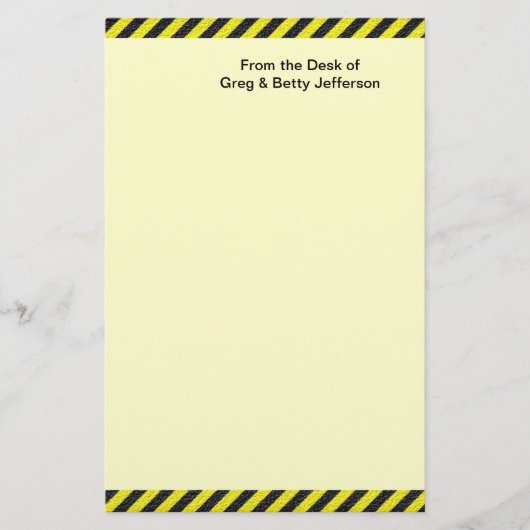 薄い黒と黄色の対角ストライプ線 便箋 (正面)