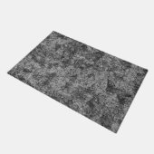 薄く斑点のある灰色と黒の肌をした ドアマット (アングル)