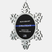 薄パーソナライズされたい青い線の警官の警官 スノーフレークピューターオーナメント (右)