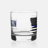 薄パーソナライズされたい青い線の警察官旗 ウイスキーグラス (右)