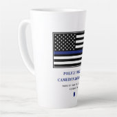 薄パーソナライズされたい青い線の警察官旗 カフェラテマグ (左アングル)
