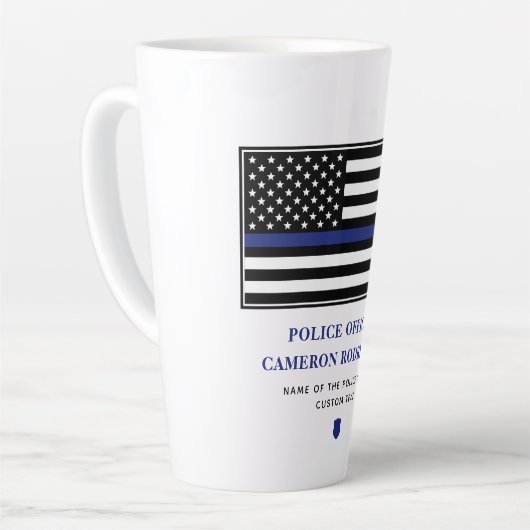 薄パーソナライズされたい青い線の警察官旗 カフェラテマグ (左アングル)