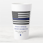 薄パーソナライズされたい青い線の警察官旗 カフェラテマグ (正面)