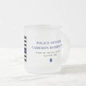 薄パーソナライズされたい青い線の警察官旗 フロストグラスマグカップ (正面右)