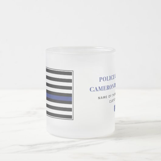 薄パーソナライズされたい青い線の警察官旗 フロストグラスマグカップ (中央)