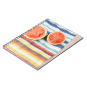 薄切りのスイカの実を布に写した写真を閉じる ノートブック (左側)