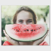 薄切りのスイカを持つ人 ラッピングペーパー (フラット)