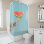 薄切りスイカを持つ人 シャワーカーテン (インサイチュ)