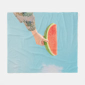 薄切りスイカを持つ人 フリースブランケット (正面(横))