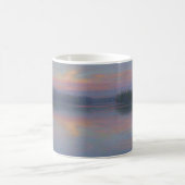 薄明かりがマグを溶かすにつれ コーヒーマグカップ (中央)